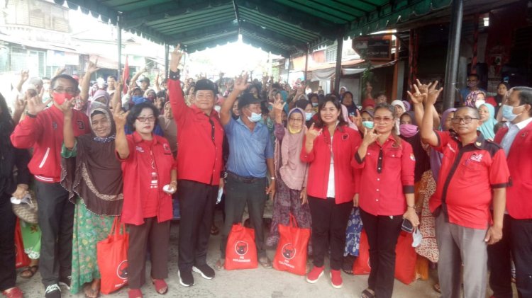 PDIP Hadir Ditengah Masyarakat, Rapidin Simbolon Bantu Korban Bom Sibolga