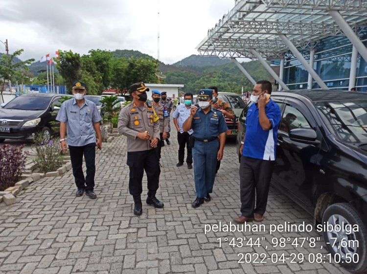 KAPOLRES  BERSAMA FORKOPIMDA  SIBOLGA CEK DAN MONITORING ARUS PENUMPANG DI PELINDO SIBOLGA