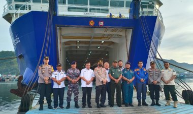 Jelang Nataru Kapolres dan unsur Forkopimda kota Sibolga tinjau Kesiapan pelabuhan Sambas dan ASP Sibolga.