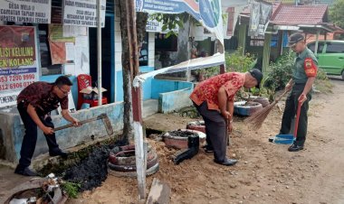 Babinsa, Aparat Desa & Warga Gelar Gotong Royong Bersihkan Lingkungan