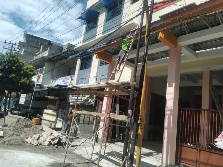 Tiang & Kabel sembrawut dan Membahayakan, Warga Minta Ditertibkan