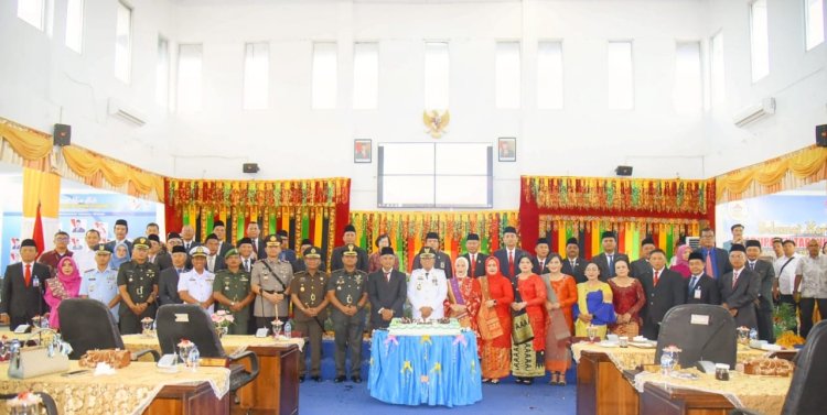 Paripurna Istimewa HUT Ke-79 Tapteng Dihadiri 15 Dari 35 Anggota, Pj. Bupati : Mari Bekerjasama Membangun Tapteng