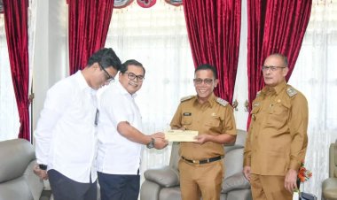 Bupati Tapteng Berkomitmen Wujudkan Tata Kelola Pemerintahan Bebas KKN