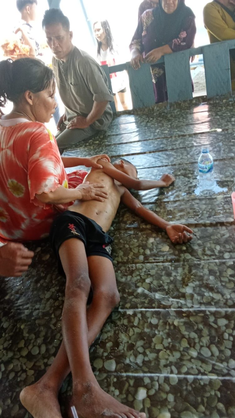 Akibat Arus Laut Yang Kuat, 4 Pengunjung Pantai Sorkam Hampir Tenggelam 