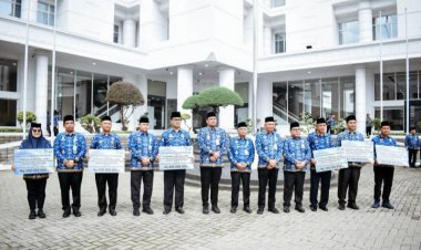 Gubsu Serahkan Bantuan 500 juta Dari  KORPRI Sumut Untuk Bencana Di Tapteng 