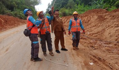 Pemerintah Kecamatan Tapian Nauli & PT. PLN (Persero) UP3 Sibolga Lakukan Perbaikan Jaringan Listrik 