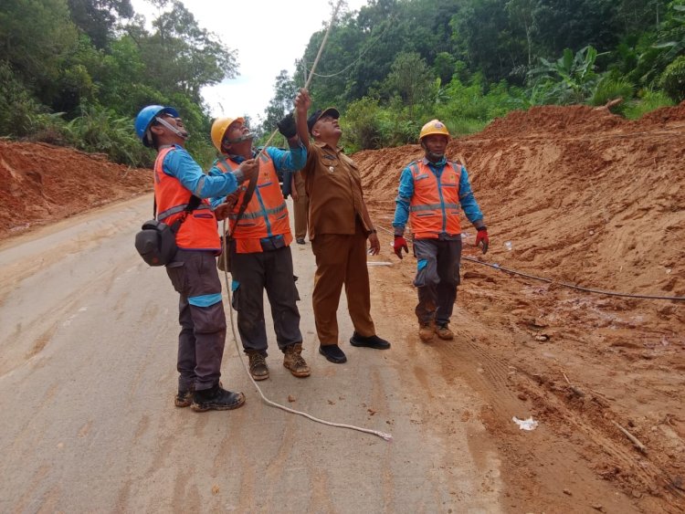 Pemerintah Kecamatan Tapian Nauli & PT. PLN (Persero) UP3 Sibolga Lakukan Perbaikan Jaringan Listrik 