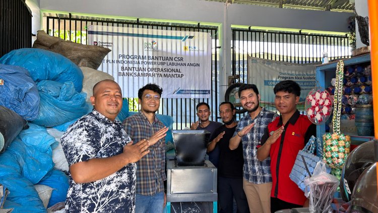 PLN Indonesia Power UBP Labuhan Angin Serahkan Bantuan Operasional kepada Bank Sampah Yamantab